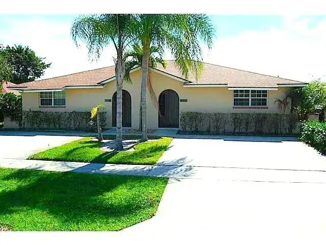 1427 Riverside Circle, Wellington FL 33414