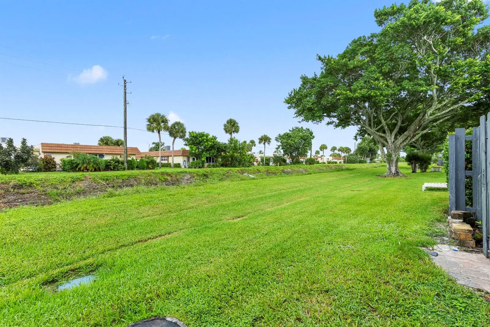 5703 Channel Drive, FL 33463 photo 4