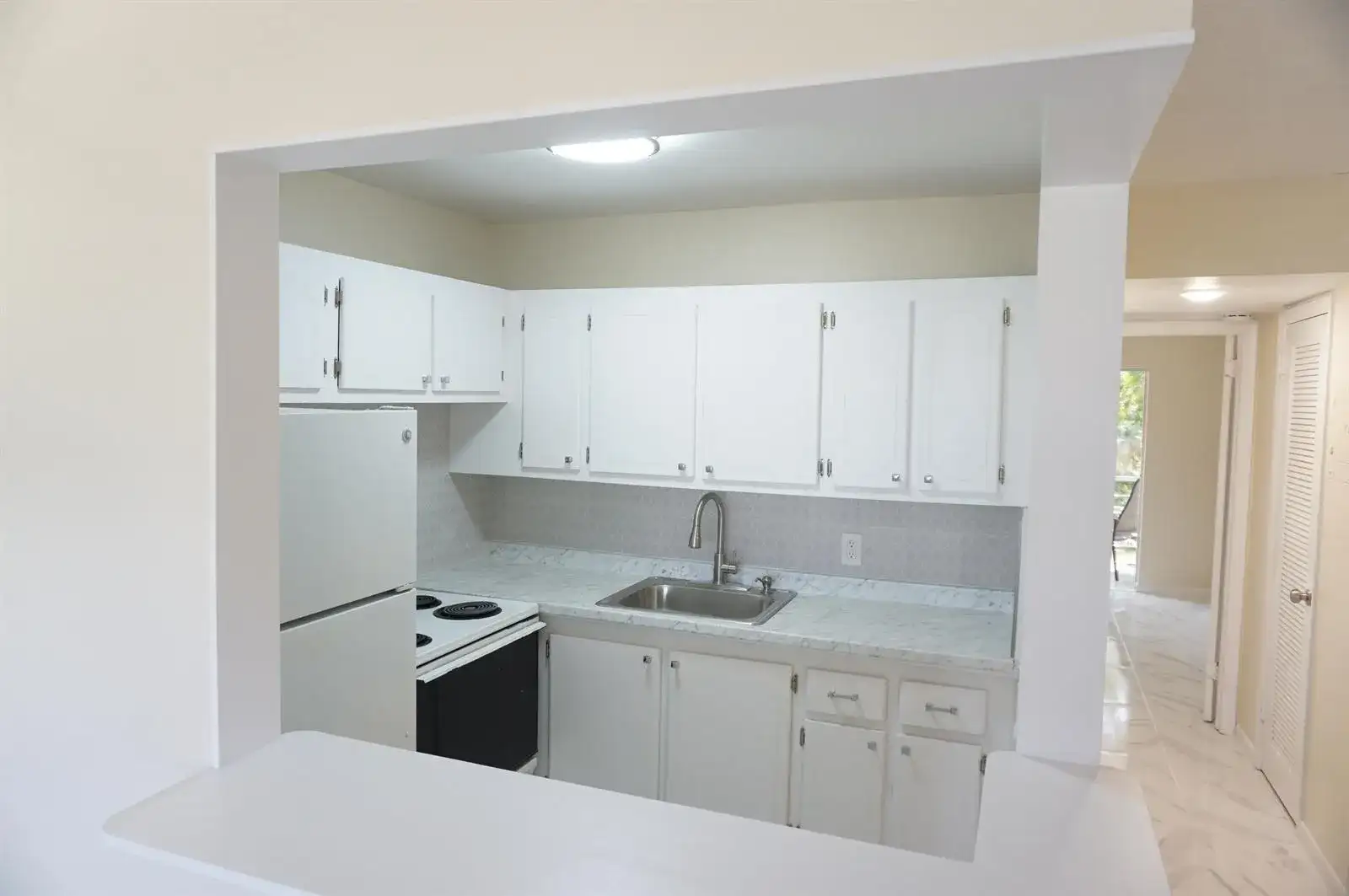 33 Windsor B, West Palm Beach FL 33417 photo 2