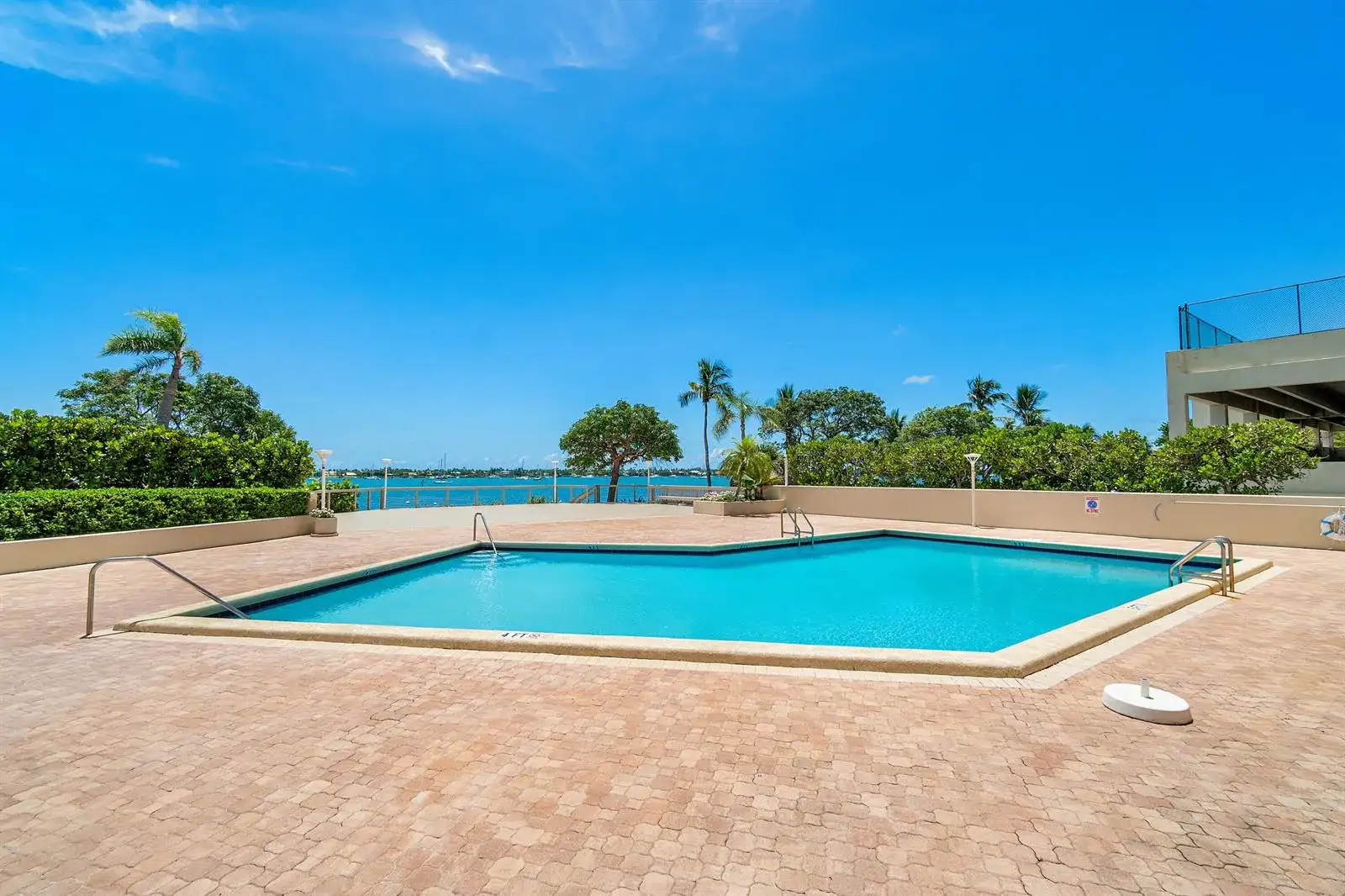 5600 N FLAGLER Drive # 2105, West Palm Beach FL 33407 photo 2