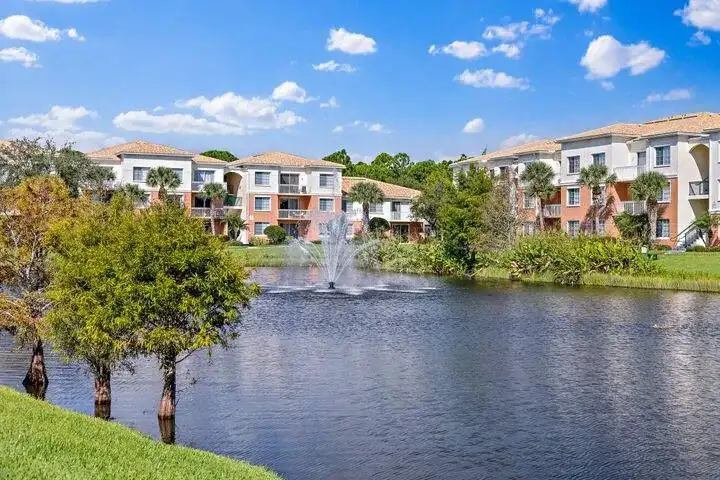 2106 Myrtlewood Circle E, Palm Beach Gardens FL 33418