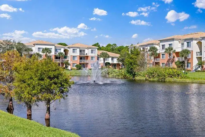 2106 Myrtlewood Circle E, Palm Beach Gardens FL 33418