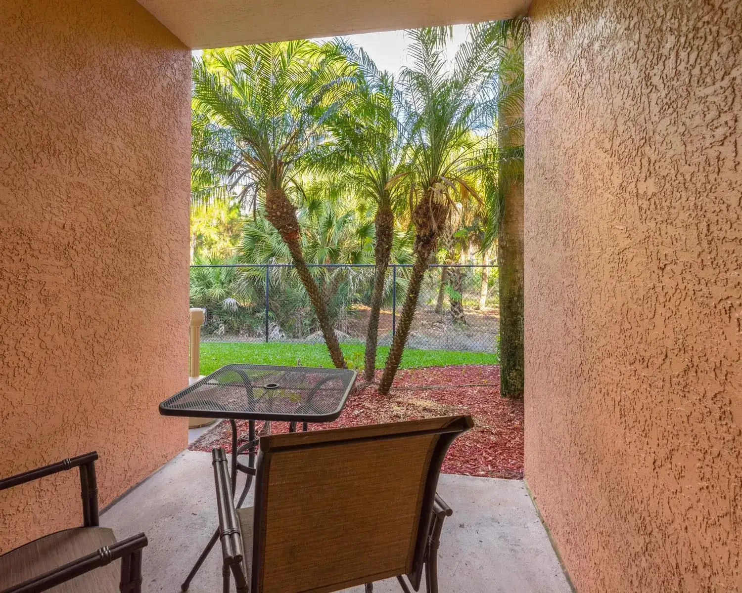 2106 Myrtlewood Circle E, Palm Beach Gardens FL 33418 photo 4