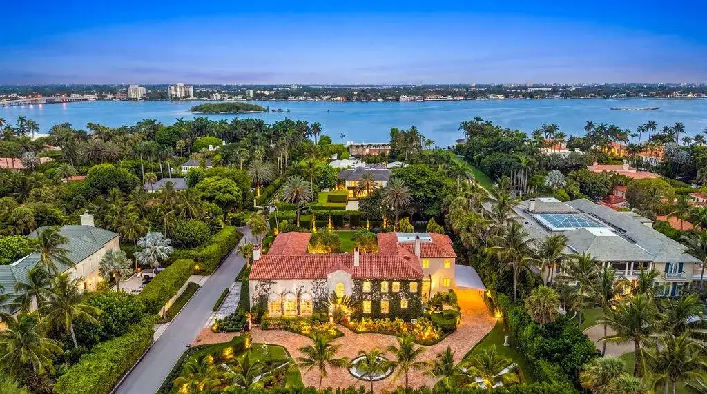 111 Via Del Lago, Palm Beach FL 33480 photo 3