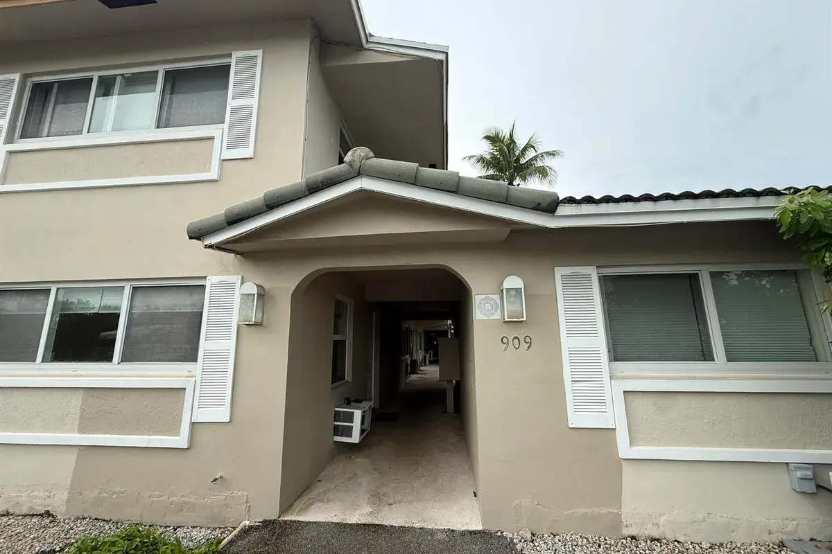 909 SE 14th Court # 2, Fort Lauderdale FL 33316
