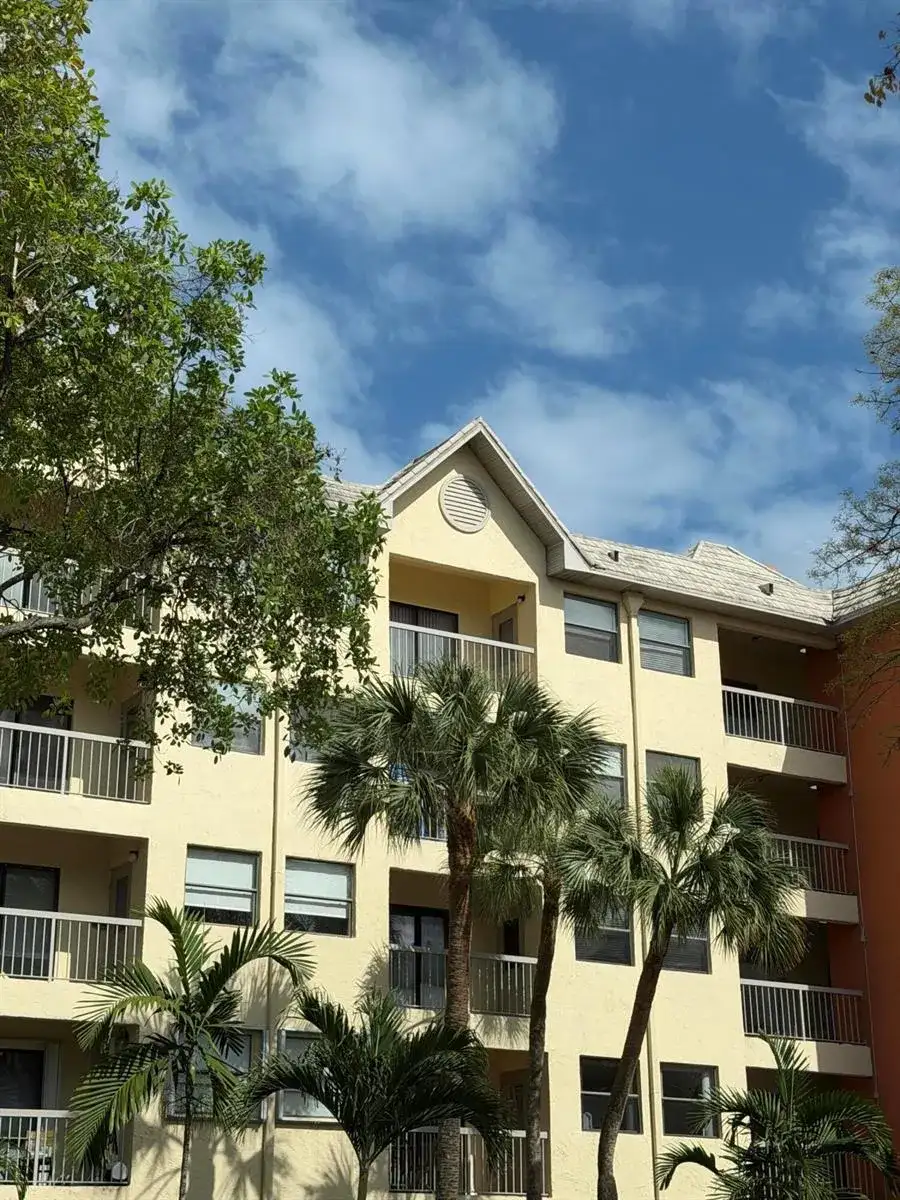 8343 LAKE Drive # 207, Doral FL 33166 photo 5