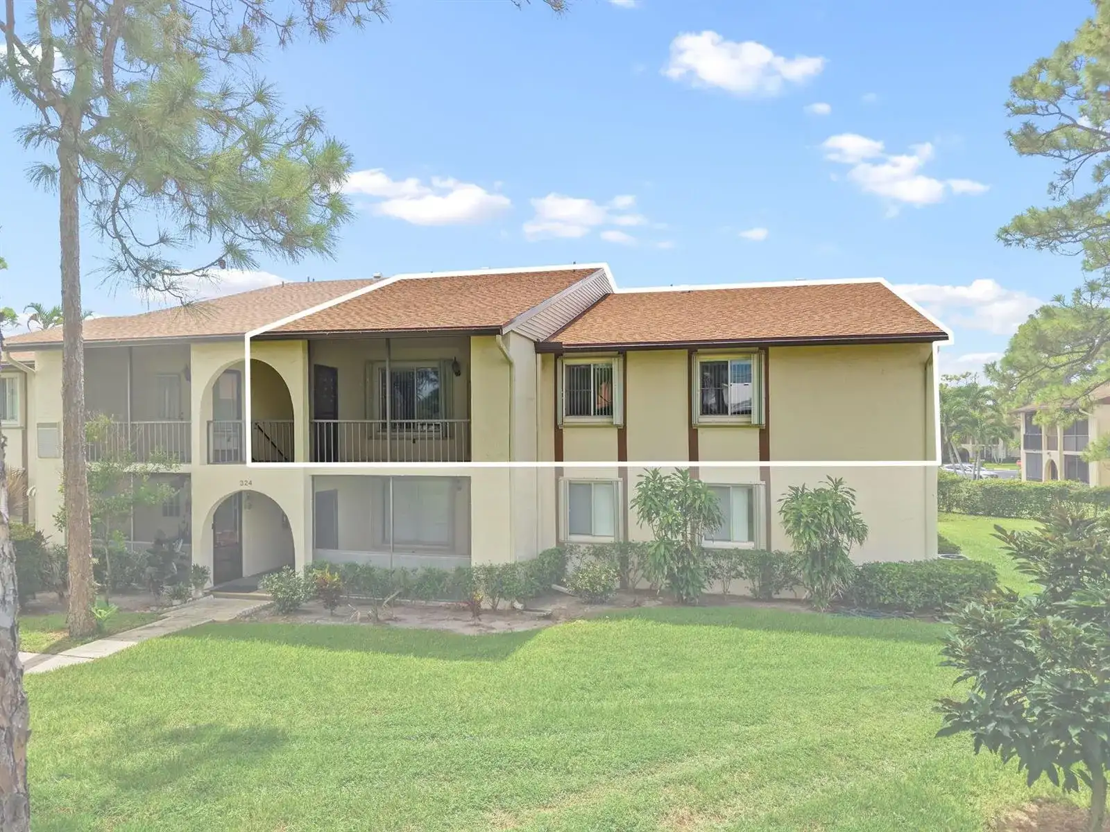 324 KNOTTY PINE Circle # 2, FL 33463 photo 2