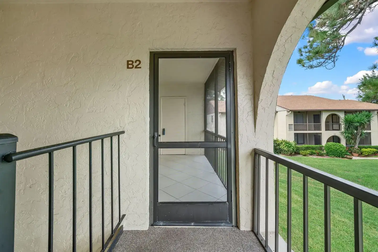 324 KNOTTY PINE Circle # 2, FL 33463 photo 5