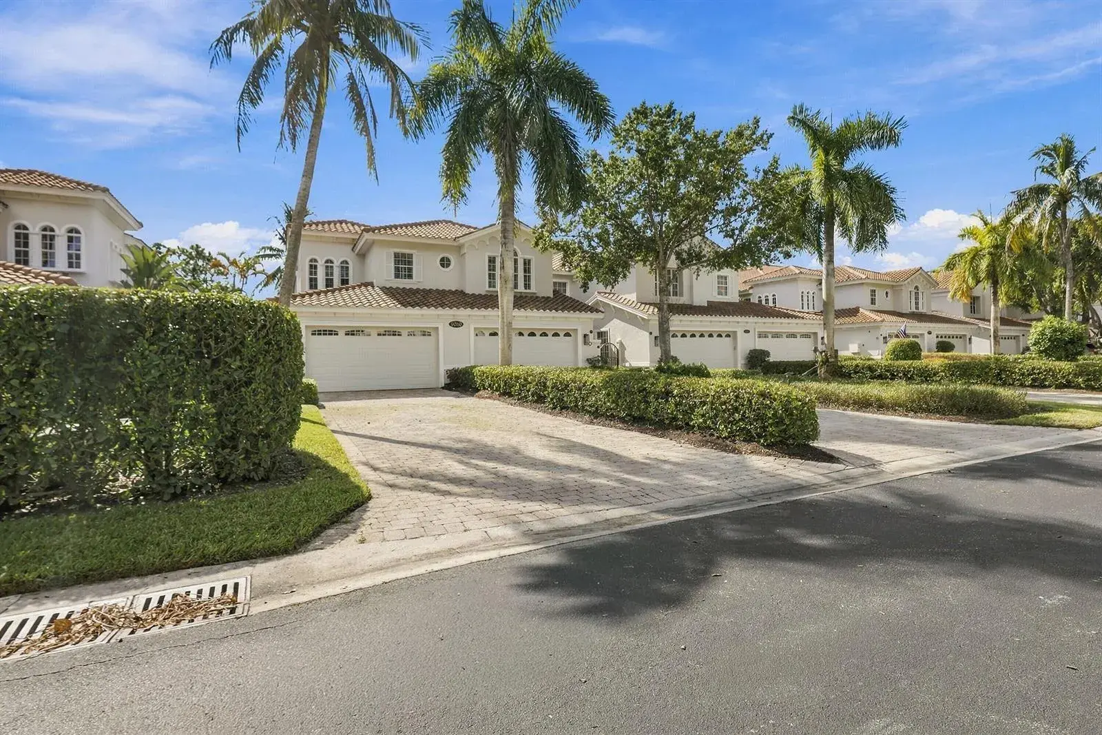 9010 Cascada Way, Naples FL 34114