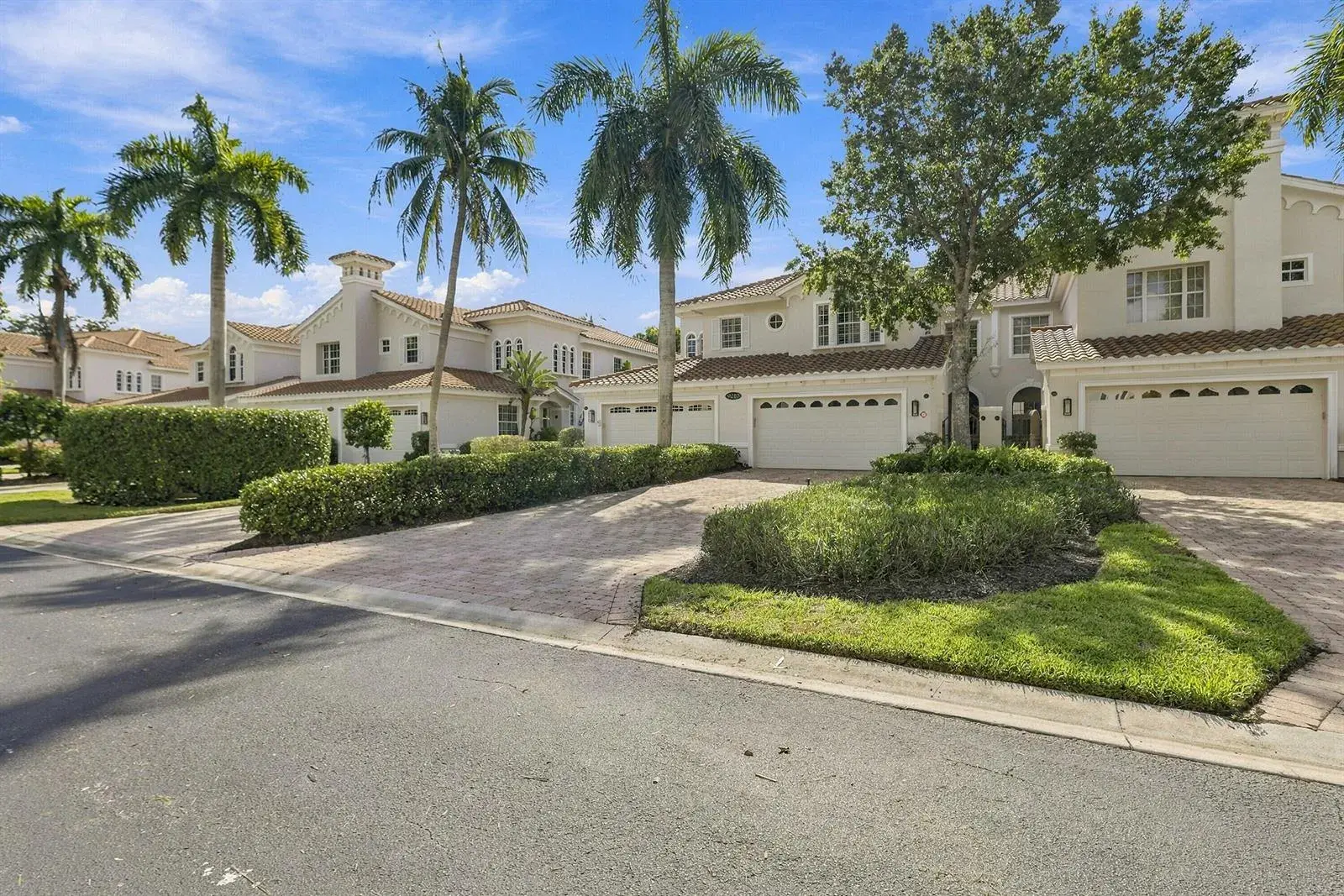 9010 Cascada Way, Naples FL 34114
