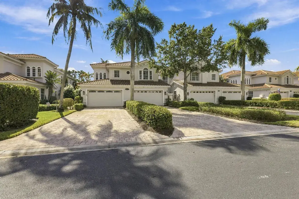 9010 Cascada Way, Naples FL 34114