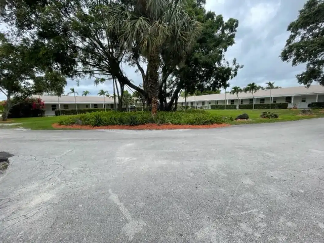 3000 NW 5th Avenue # 15, Boca Raton FL 33431