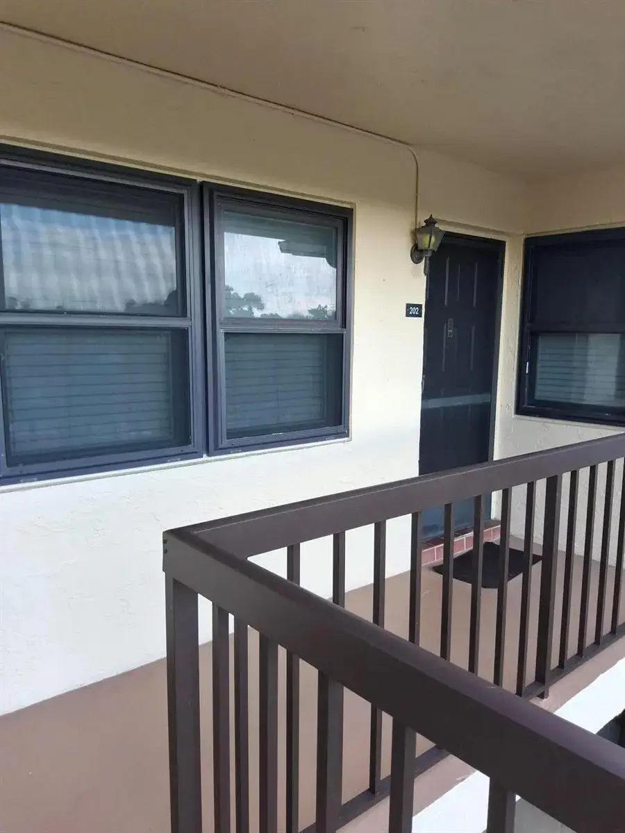 4693 E LUCERNE LAKES Boulevard E # 202, Lake Worth FL 33467