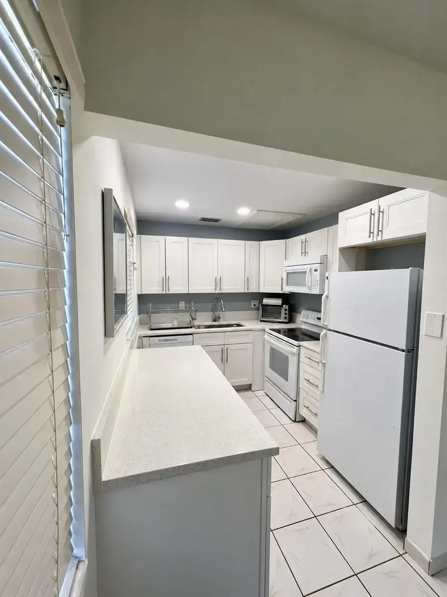 164 Mansfield D, Boca Raton FL 33434 photo 2