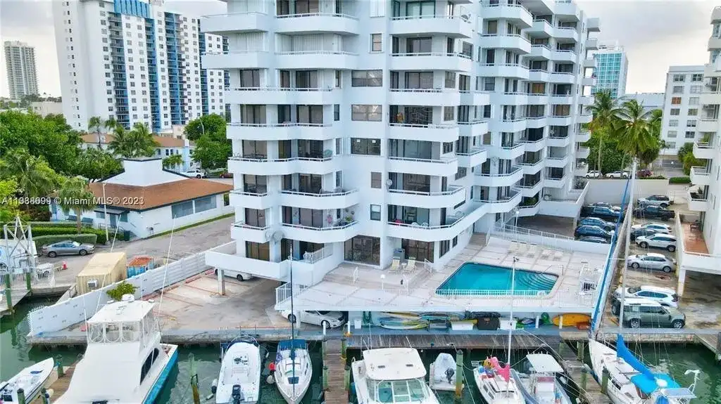 6830 INDIAN CREEK Drive # 5D, Miami Beach FL 33141