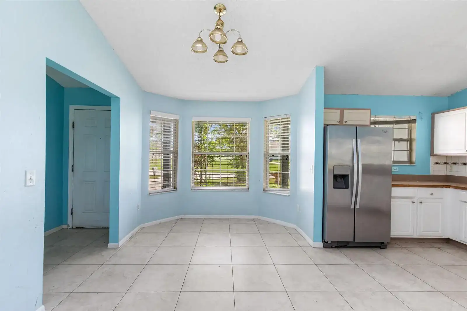 1098 SW SW Du Bois Avenue, Port St. Lucie FL 34953 photo 2