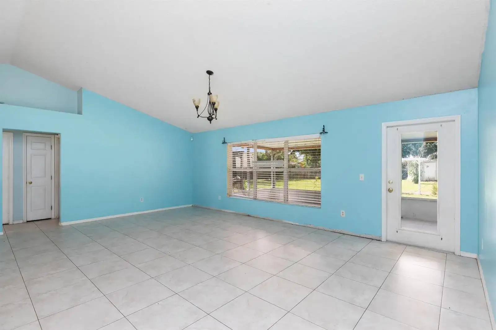 1098 SW SW Du Bois Avenue, Port St. Lucie FL 34953 photo 5