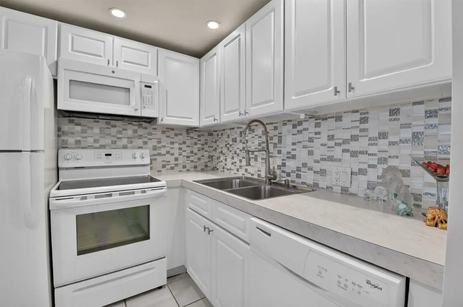 591 Fanshaw O, Boca Raton FL 33434 photo 3