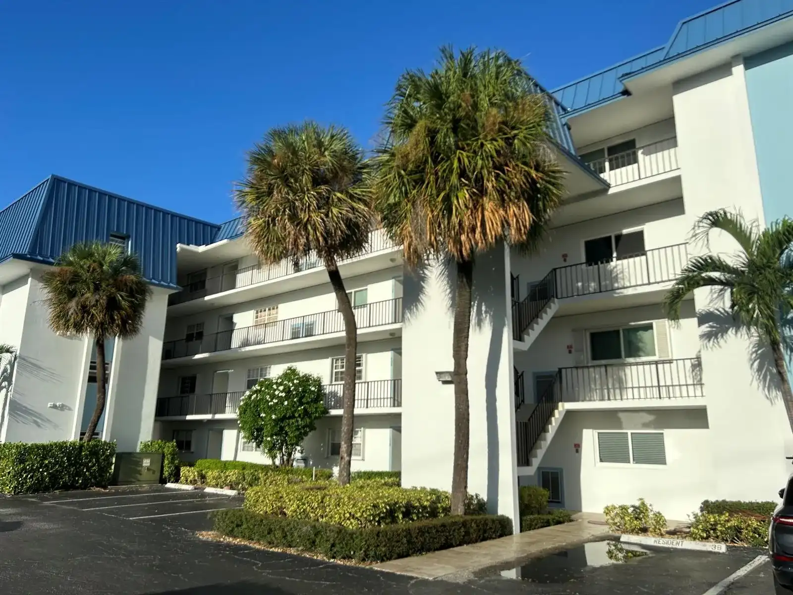 2936 LAKE SHORE Drive # 309, Riviera Beach FL 33404