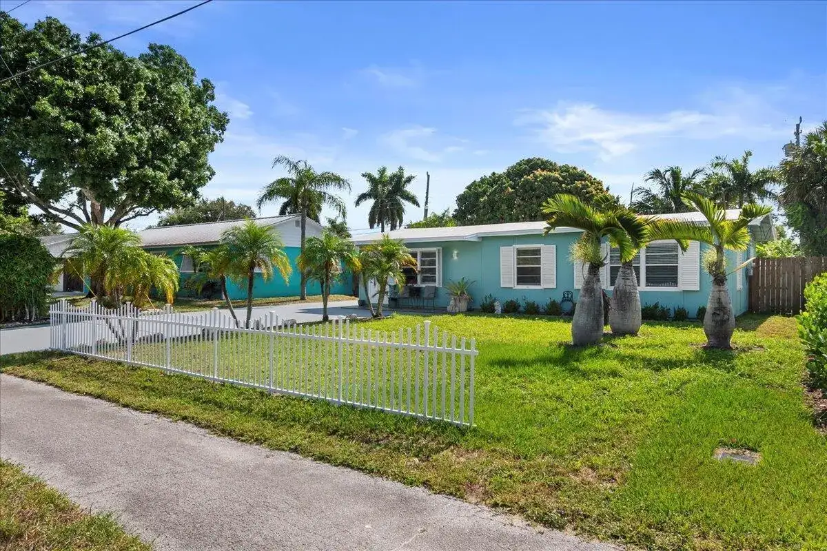 503 N PENNOCK Lane, Jupiter FL 33458 photo 2