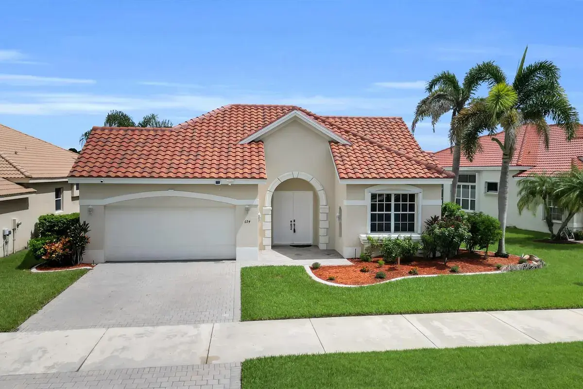 694 SW Lake Charles Circle, Port St. Lucie FL 34986