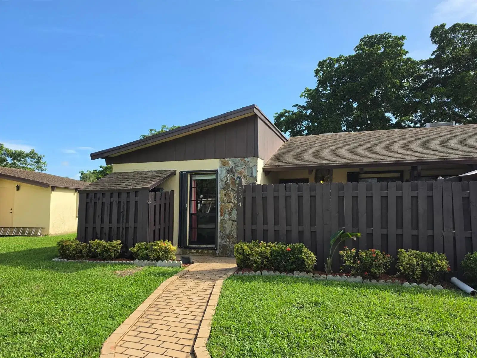 504 Briarwood Circle # 54, Hollywood FL 33024 photo 2