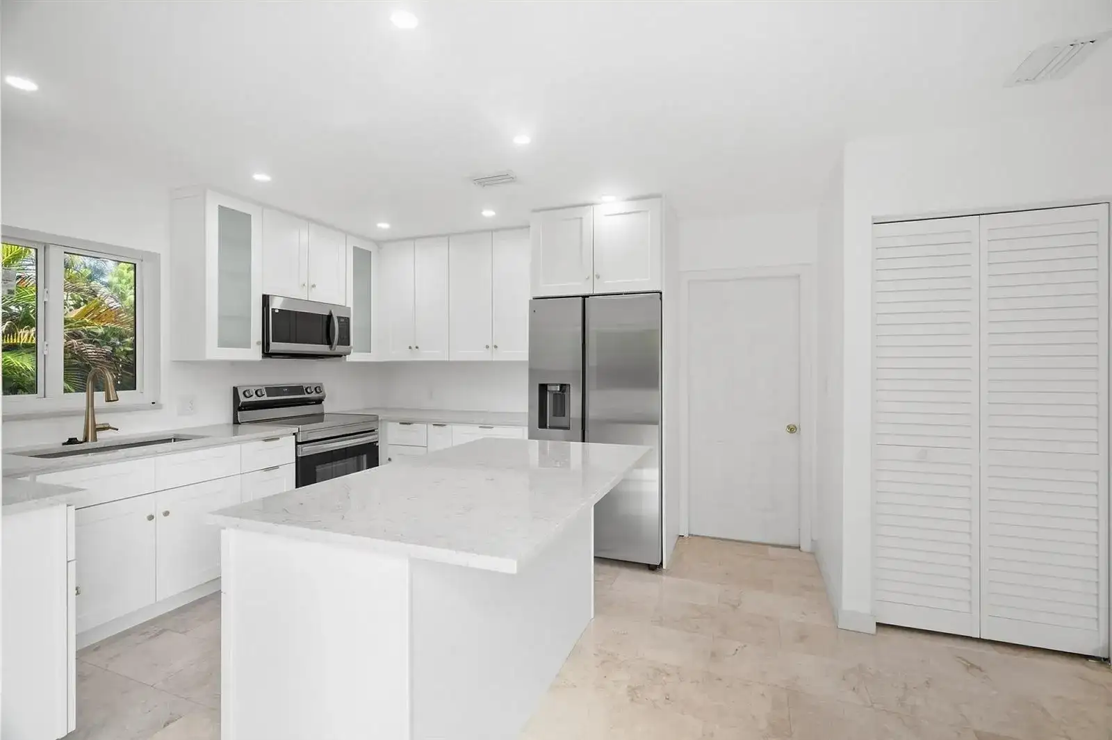 235 NW 3rd Court, Boca Raton FL 33432 photo 4