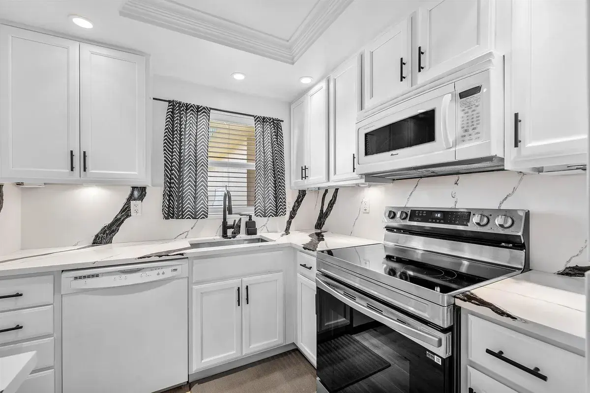 806 SE 7TH Street # 408, Deerfield Beach FL 33441