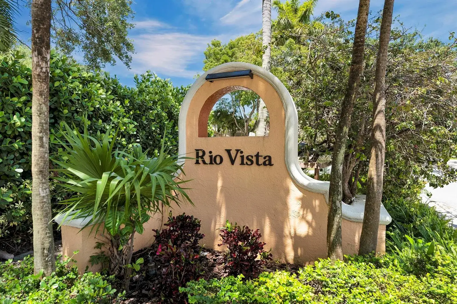805 SE 10TH Street, Fort Lauderdale FL 33316 photo 4