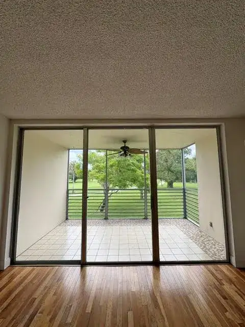 3800 Oaks Clubhouse Drive Unit 211, Pompano Beach FL 33069 photo 4