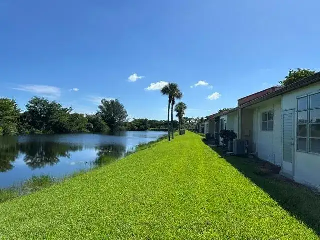 153 Lake Anne Drive, West Palm Beach FL 33411 photo 4
