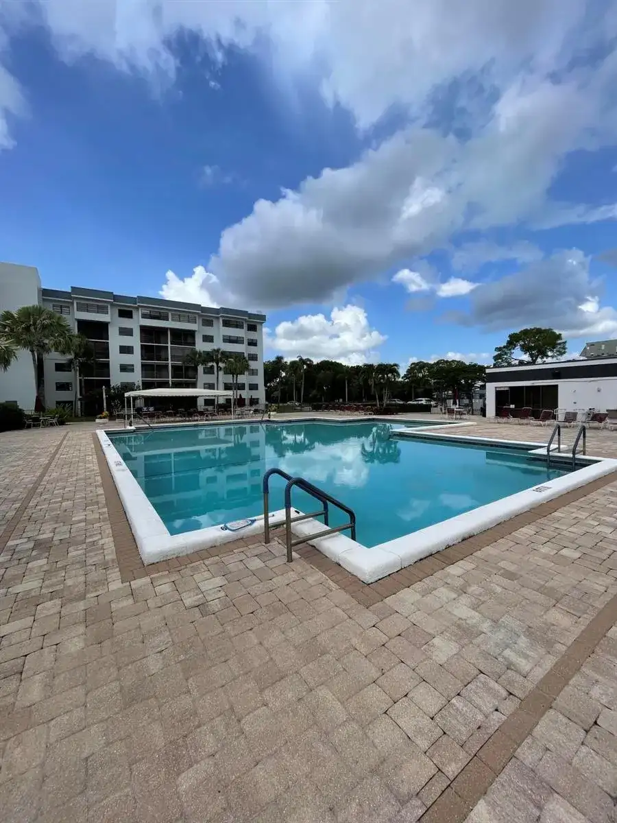 4575 Lucerne Lakes Boulevard W # 105, Lake Worth FL 33467 photo 4