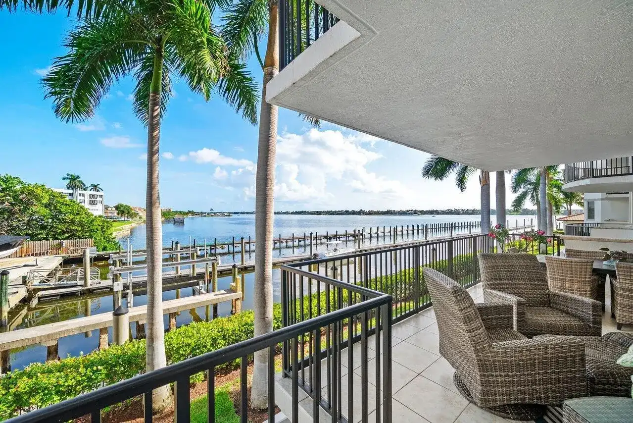 2700 N Federal Highway # 203, Boynton Beach FL 33435