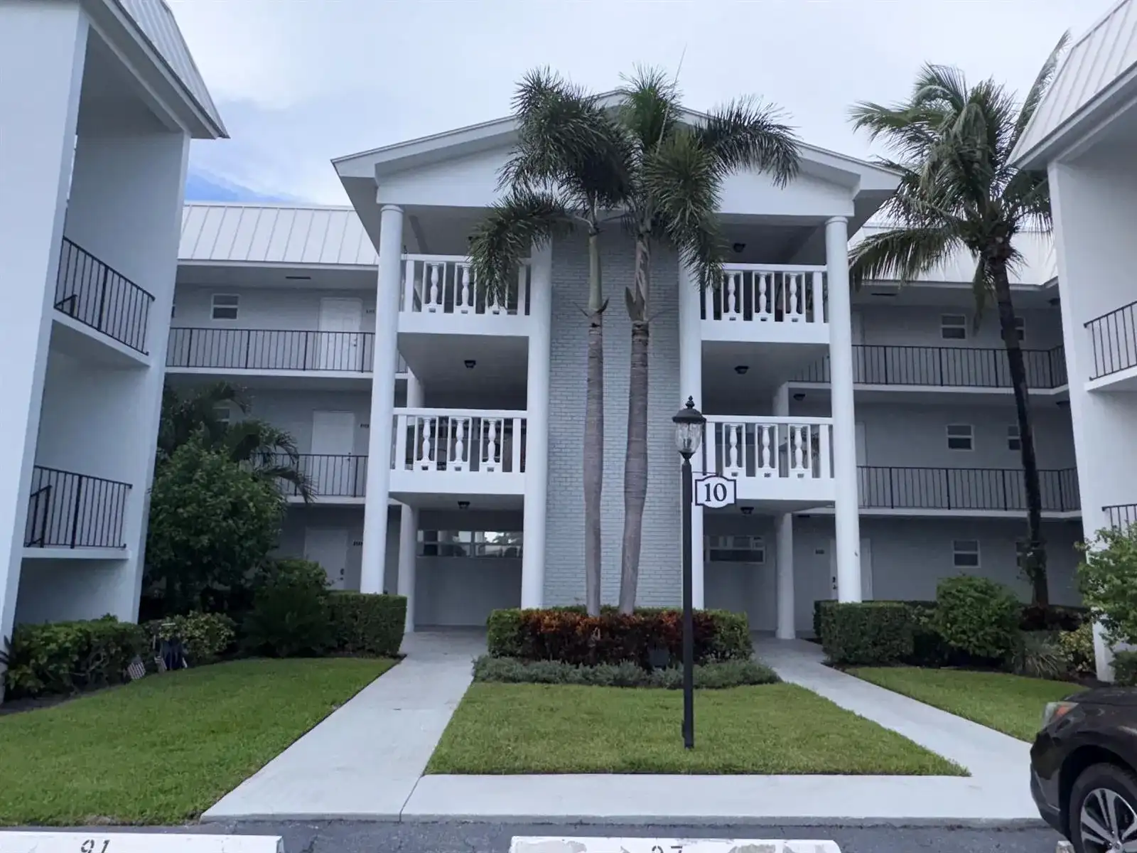 10 COLONIAL CLUB Drive # 305, Boynton Beach FL 33435