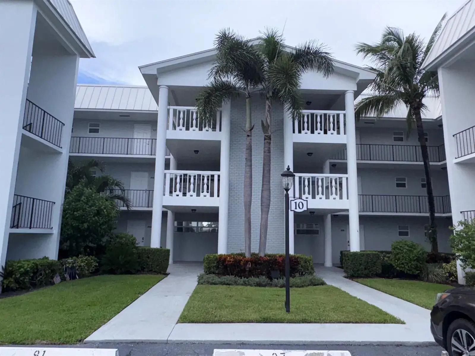 10 COLONIAL CLUB Drive # 305, Boynton Beach FL 33435
