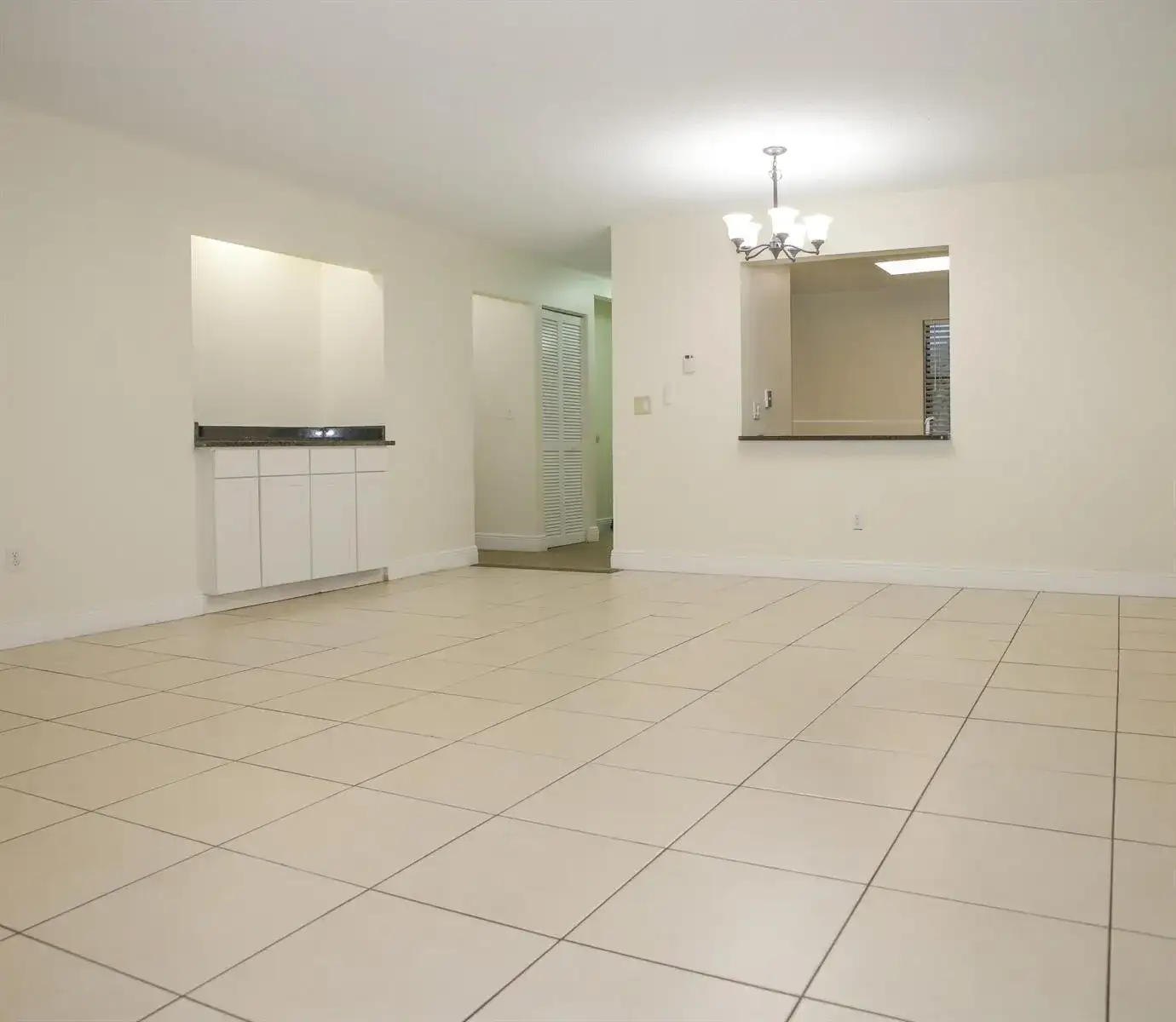 2007 W LAKEVIEW Drive W, Royal Palm Beach FL 33411 photo 2