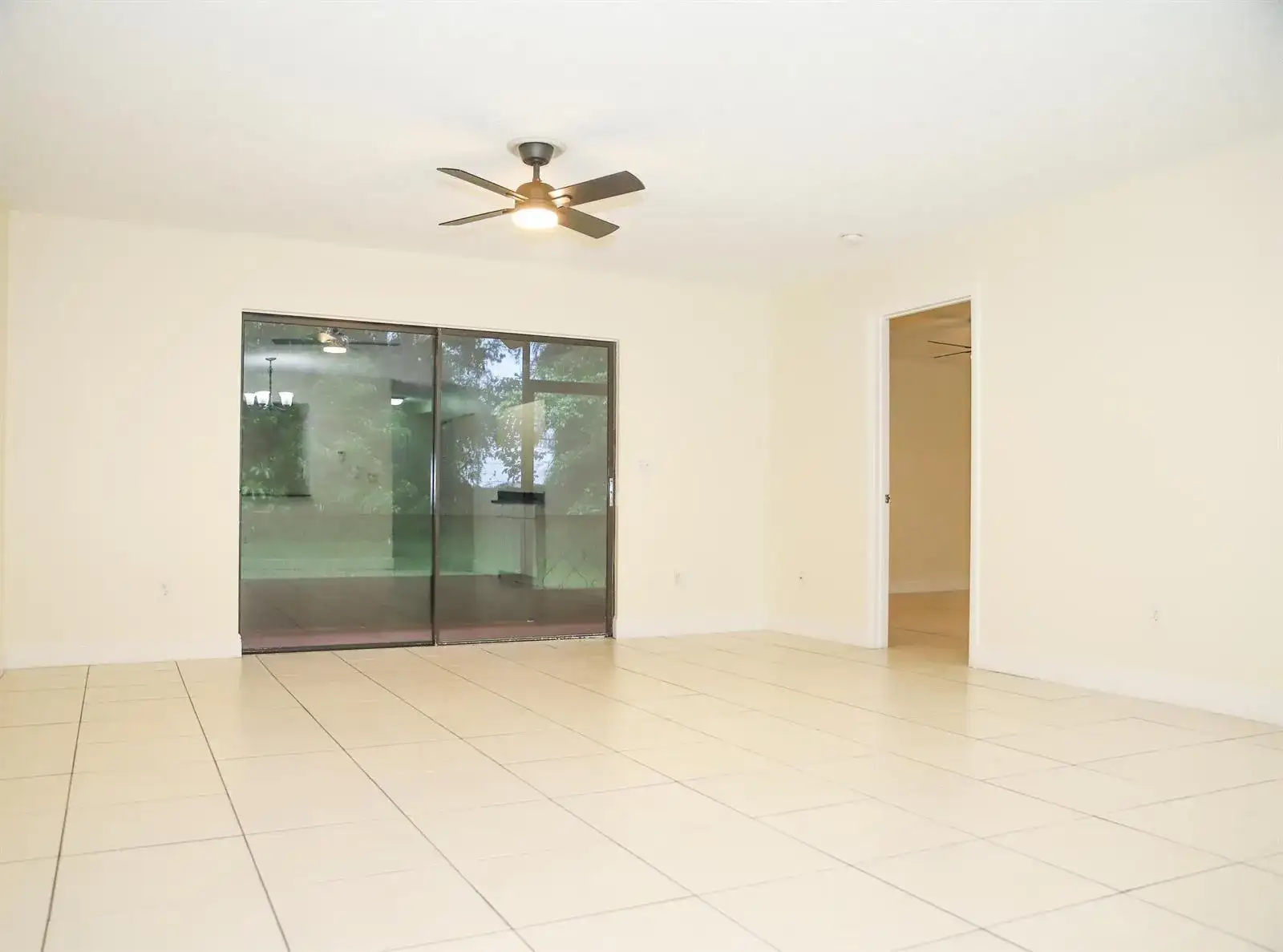 2007 W LAKEVIEW Drive W, Royal Palm Beach FL 33411 photo 4
