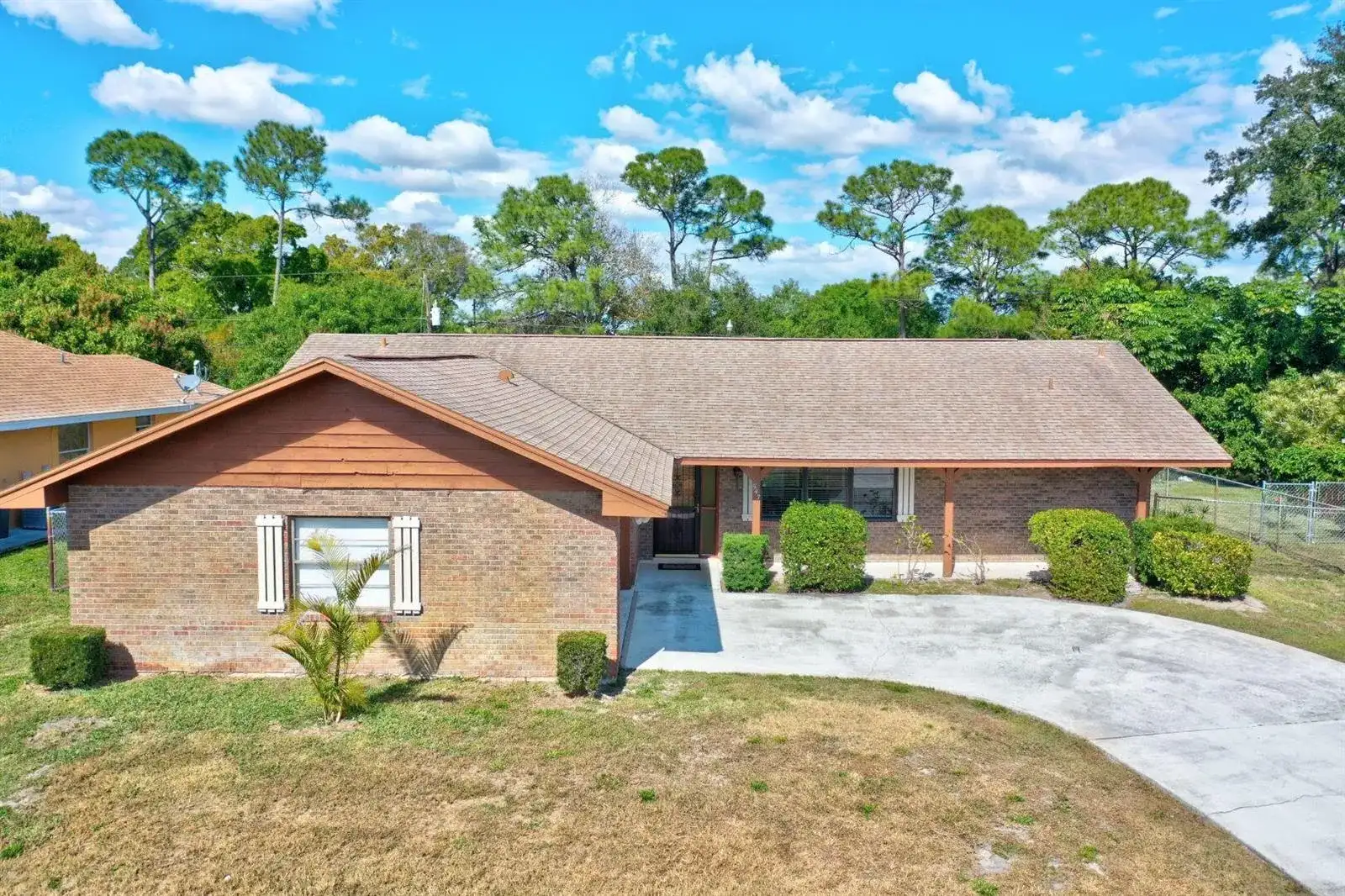 543 SE GREENWAY Terrace, Port St. Lucie FL 34983 photo 2