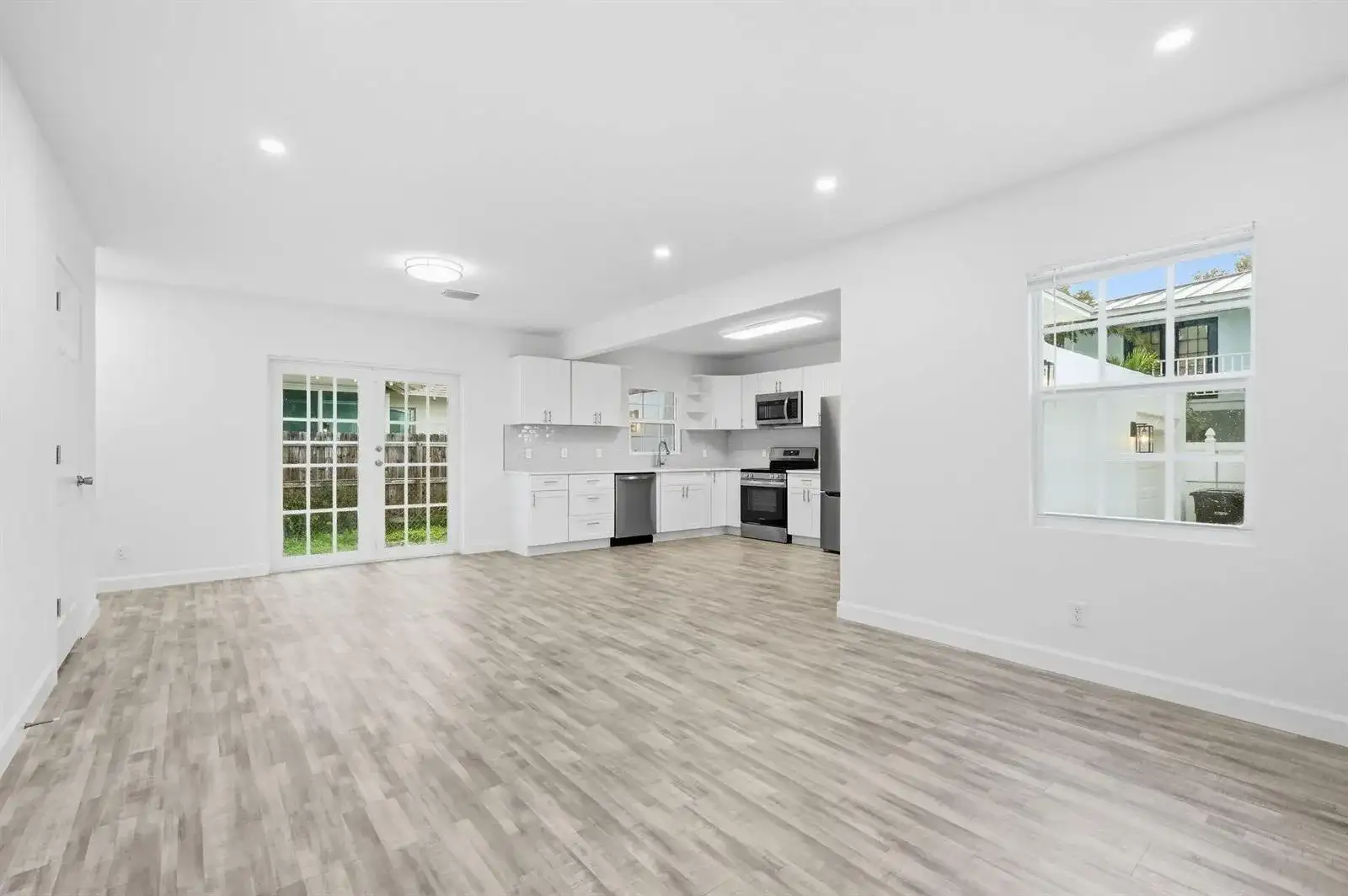 5203 N FLAGLER Drive, West Palm Beach FL 33407 photo 2