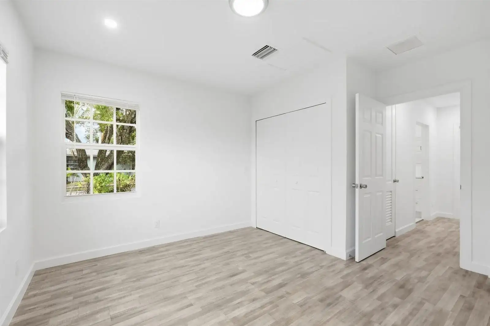 5203 N FLAGLER Drive, West Palm Beach FL 33407 photo 3