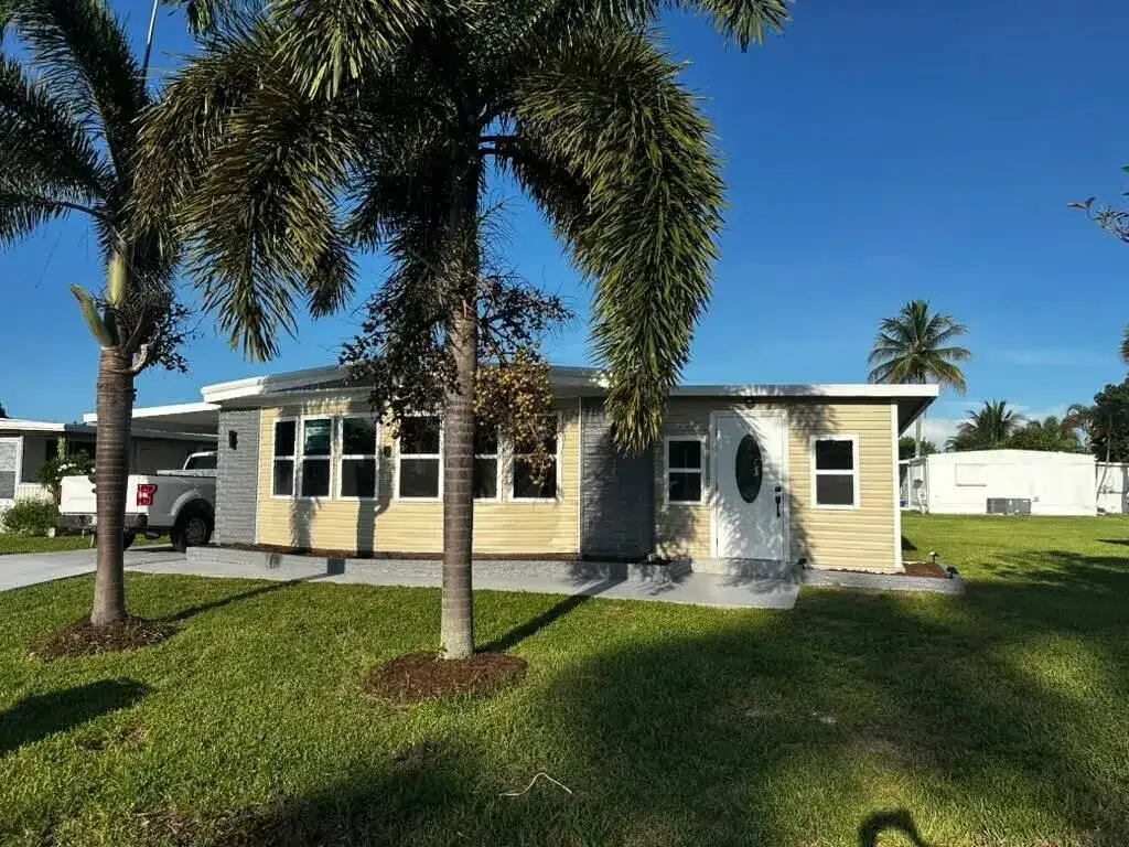 8572 Crown Drive, Boynton Beach FL 33436 photo 3