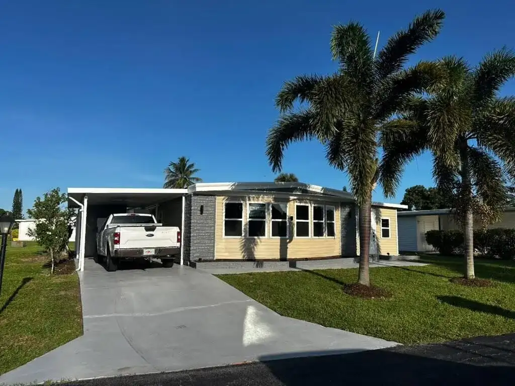 8572 Crown Drive, Boynton Beach FL 33436 photo 4
