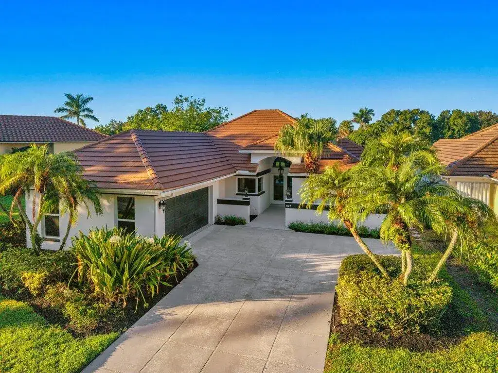 107 Golfview Court, Palm Beach Gardens FL 33418