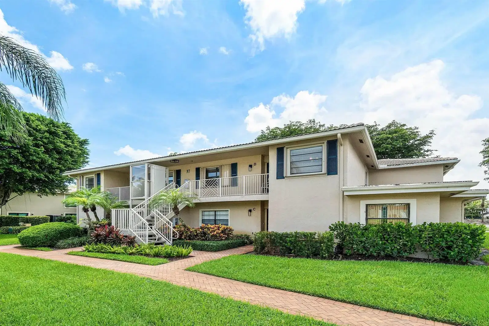 37 Stratford Lane W # D, Boynton Beach FL 33436 photo 2