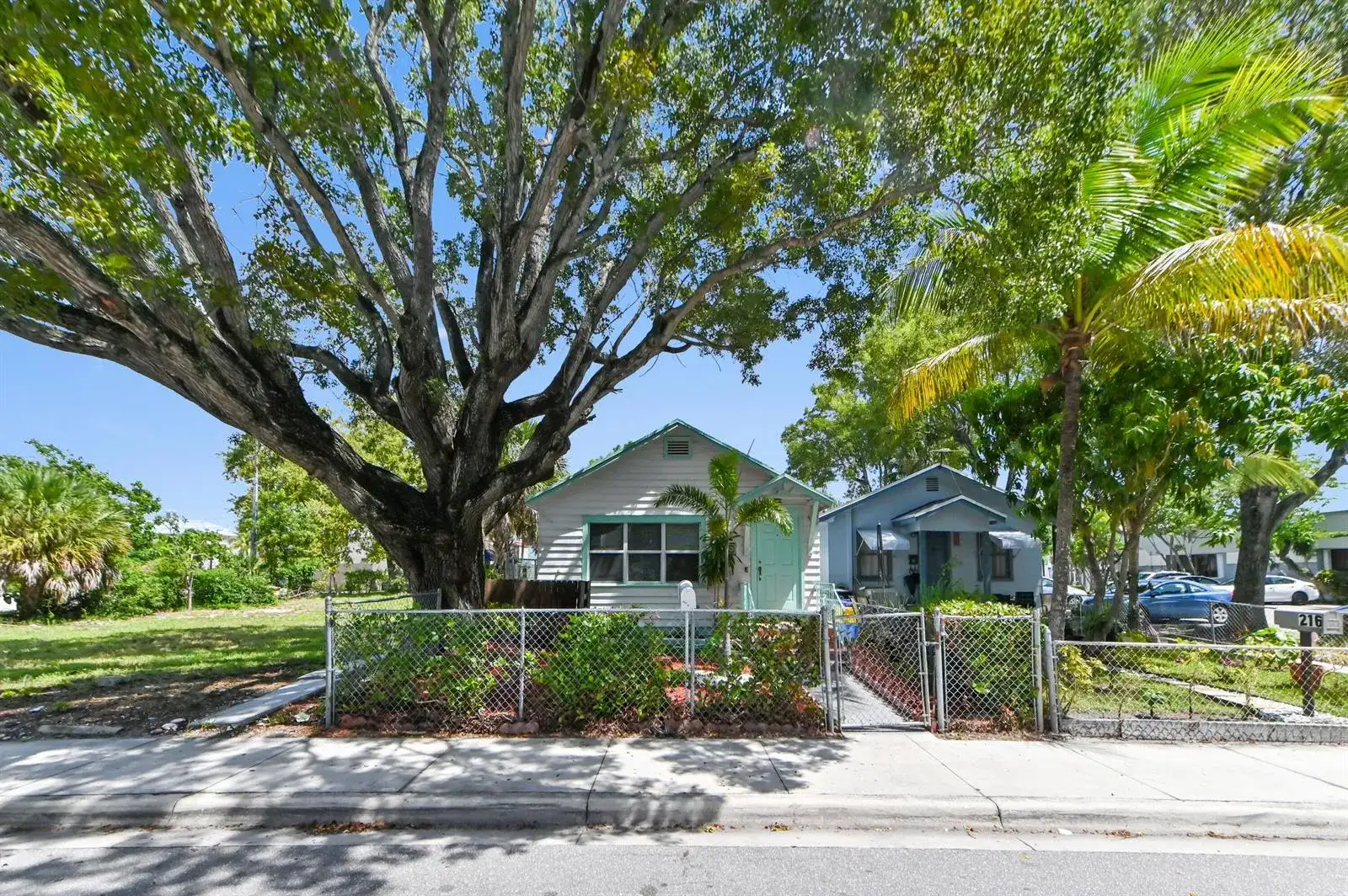218 N H Street, FL 33460 photo 2