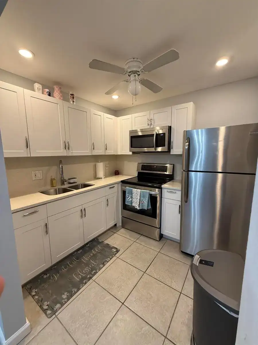 200 VILLAGE GREEN E # 218, Palm Springs FL 33461