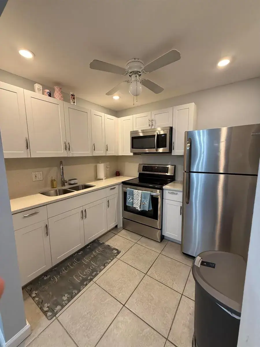 200 VILLAGE GREEN E # 218, Palm Springs FL 33461