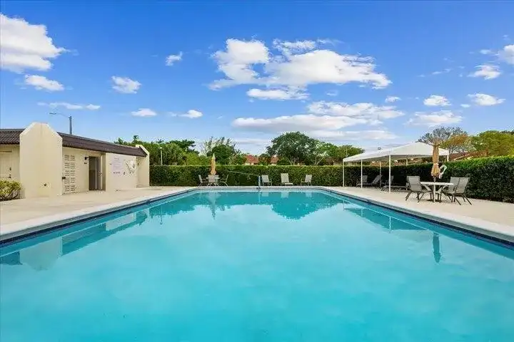 160 LAKE FRANCES Drive, West Palm Beach FL 33411 photo 4