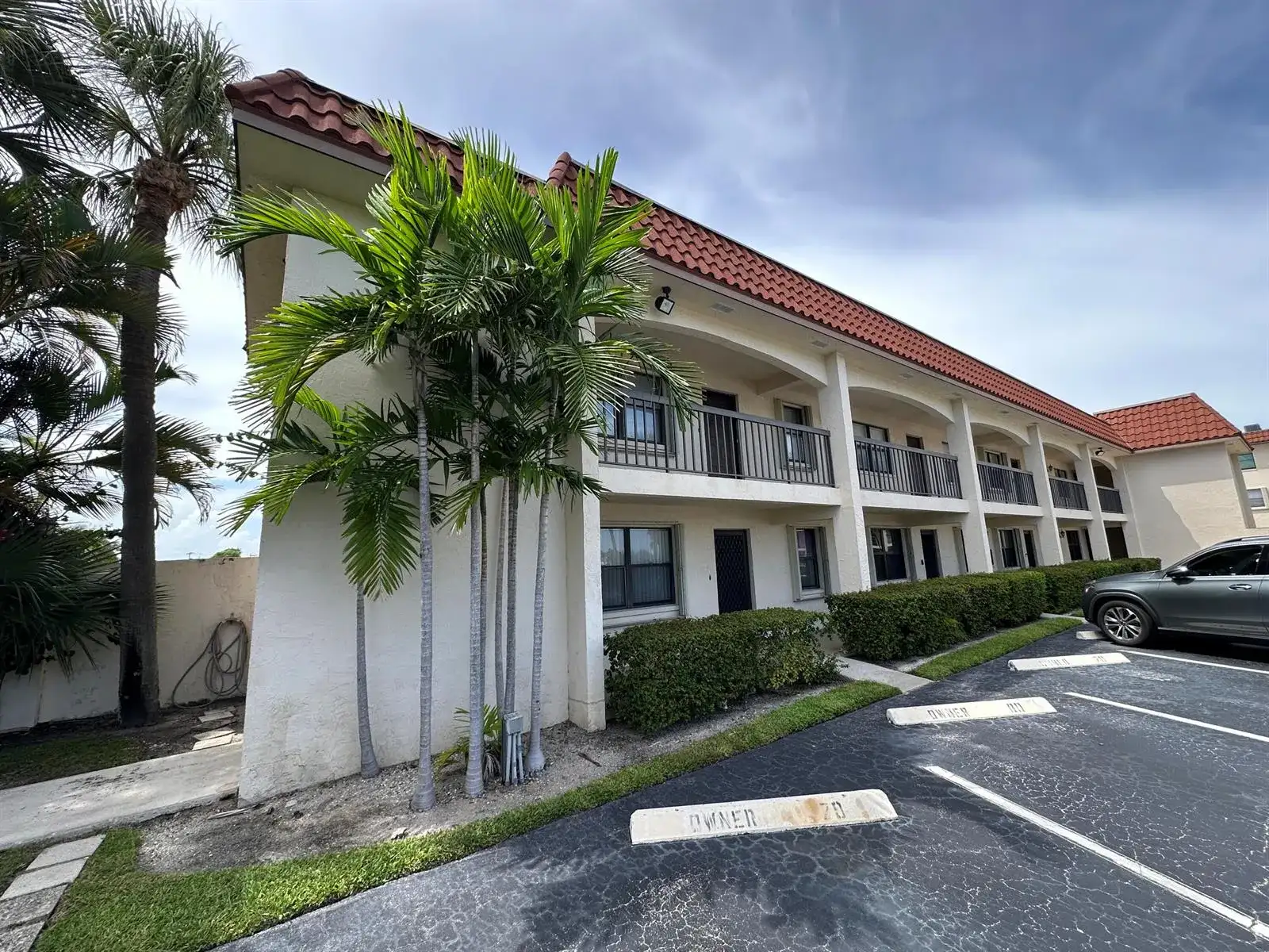 309 Lake Circle # 202, North Palm Beach FL 33408 photo 2