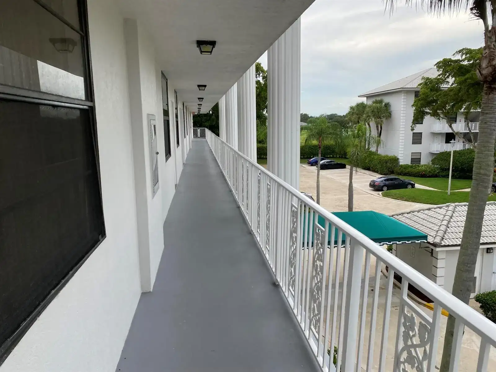 3500 WHITEHALL Drive # 302, West Palm Beach FL 33401 photo 2